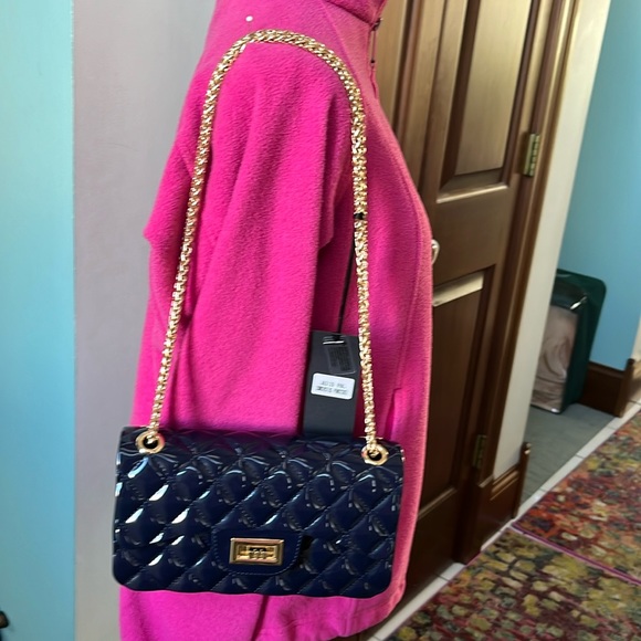 Deluxity LA  Jelly bag  2 way Quilted Crossbody / shoulder bag  Navy/ Gold chain - Picture 2 of 13